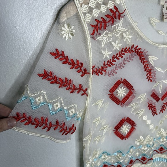 Sundance Sheer Embroidered Short Sleeve Boho Top Women's Medium Aztec Red Blue - Picture 5 of 10